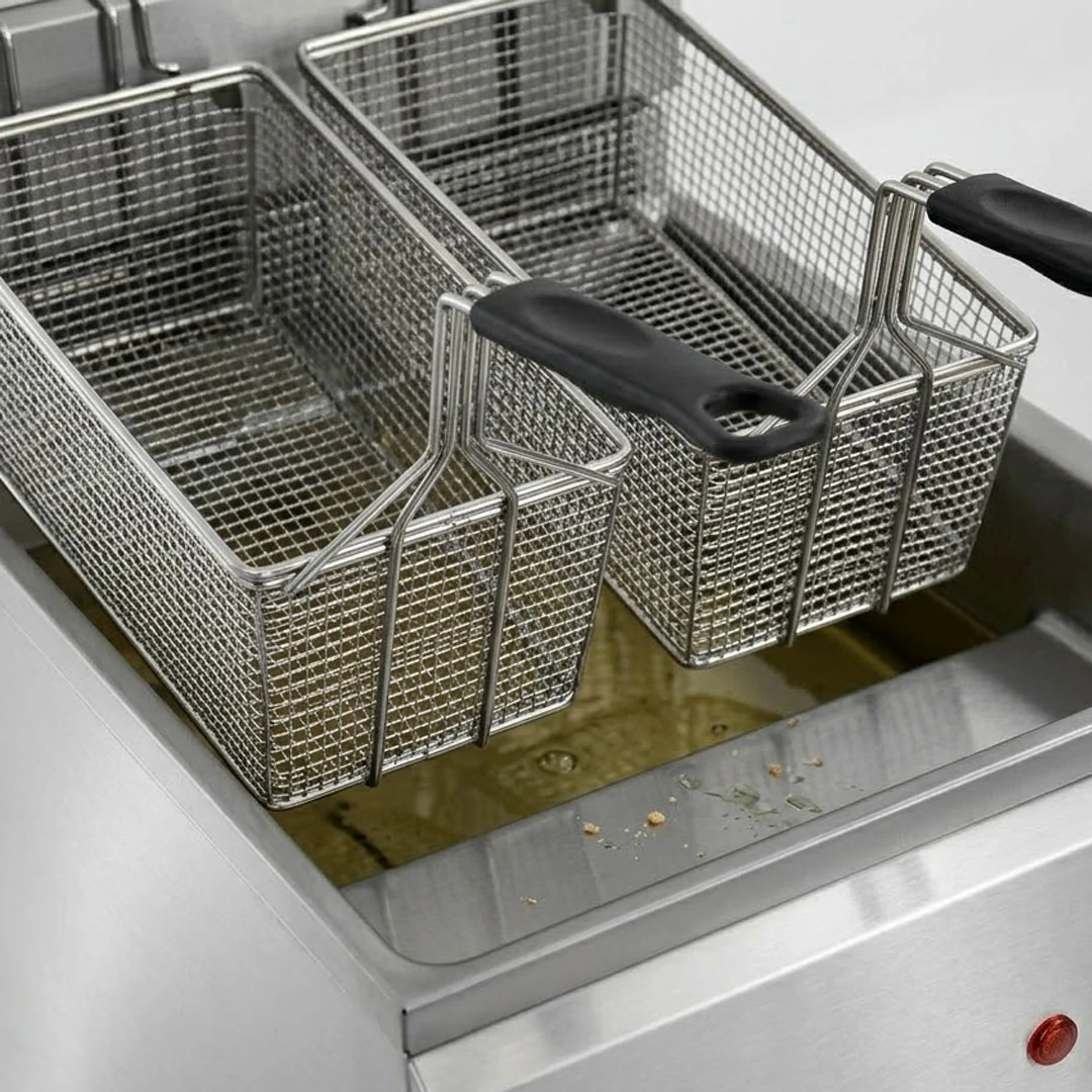 Friteuse électrique avec résistances fixes