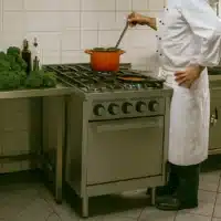 Fourneau à Gaz Basic 4 Feux Série 600 avec Four à Gaz GN 1/1