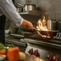 Plan de cuisson gaz à 4 feux de 22 kW