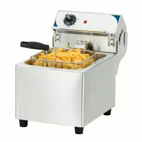 Notre friteuse professionnelle 7 L est parfaite pour les petits espaces. Compacte et puissante, elle vous permet de préparer de délicieuses frites.