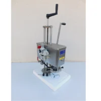 Capsuleuse de table semi-automatique